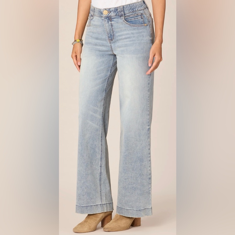 Light Wash Wide Leg Women’s Jeans